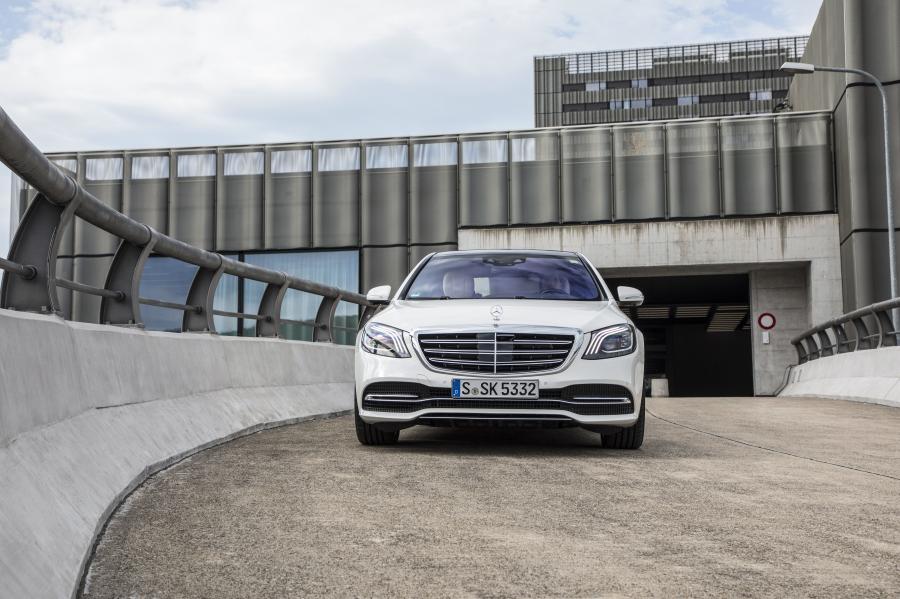  Mercedes-Benz S560 Lang 2017 года  (WW) (фото 3 из 50)